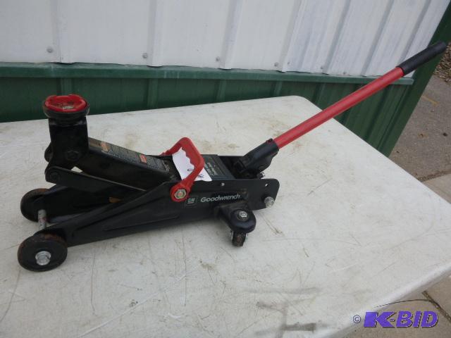 lot 60 image: Goodwrench 2 Ton Hydraulic Jack...