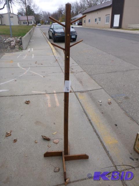 lot 77 image: Coat Tree Two pegs broken....