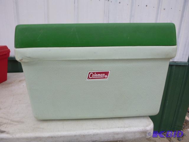 lot 83 image: Nice Older Coleman Cooler...