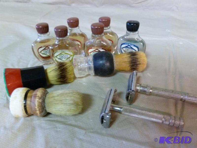 lot 111 image: Large lot of vintage grooming items that incl...