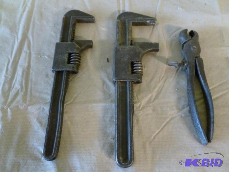 lot 121 image: This lot consists of two 9" pipe wrenche...