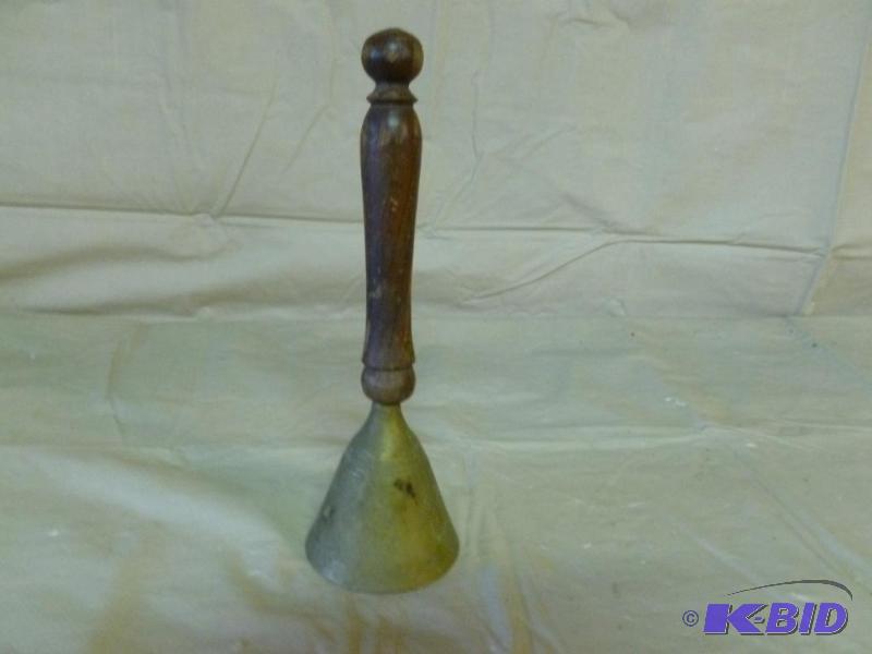 lot 139 image: Large vintage wood handled and etched brass d...