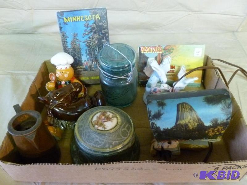 lot 151 image: Large lot of collectible and vintage items th...