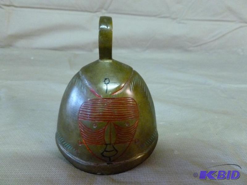 lot 157 image: Vintage " Bells Of Sarna " etched c...