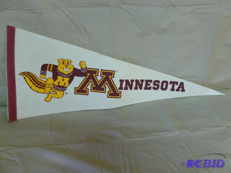 lot 176 image: Large Minnesota Gophers&nbspsports pennant t...