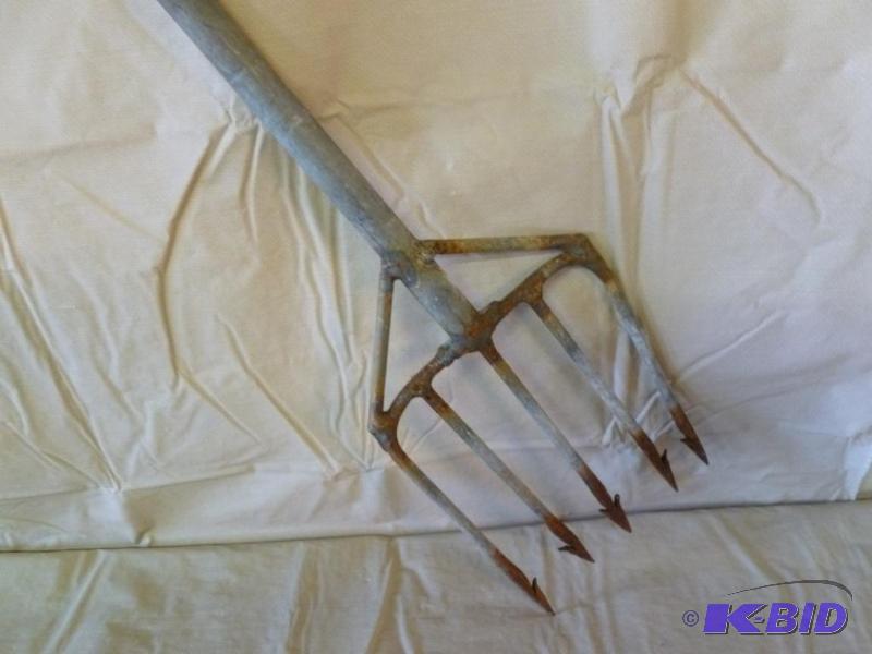 lot 18 image: Large five tine darkhouse spear that measures...