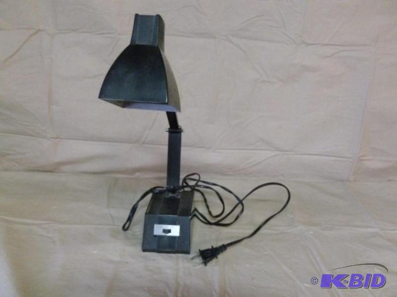 lot 206 image: Adjustable electric desk lamp, low and high s...
