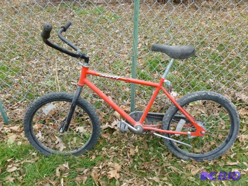 lot 236 image: Huffy Rock It&nbsp14" bike, tires are l...