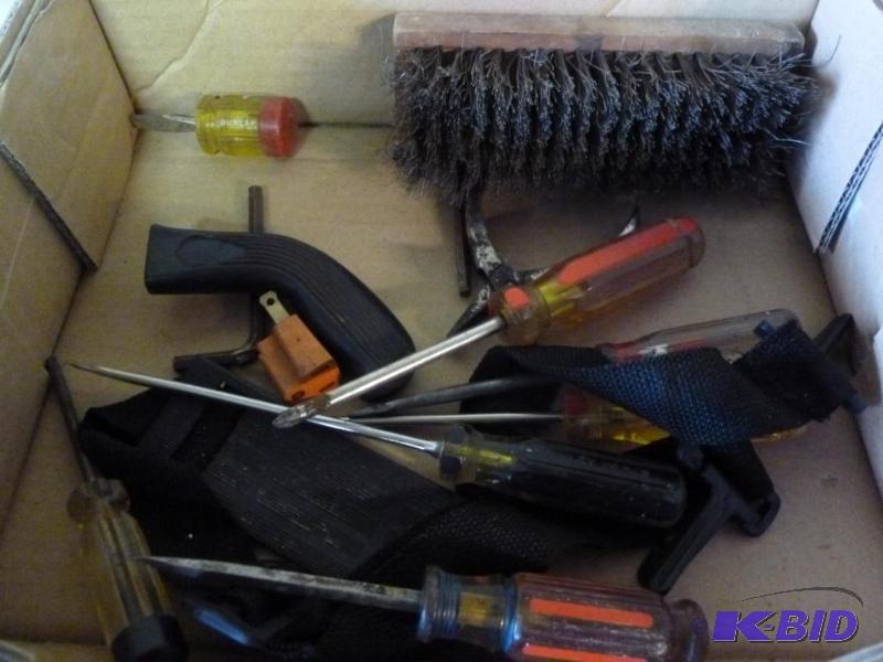 lot 250 image: Lot of good tools that includes several screw...