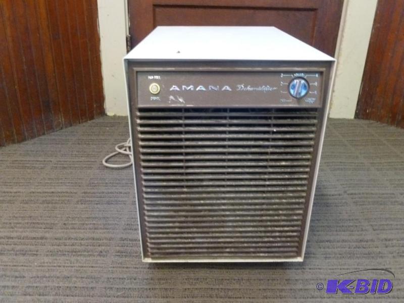lot 33 image: Amana dehumidifier, tested and runs....