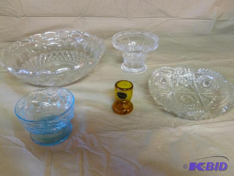lot 77 image: Lot of nice glass items that includes a large...