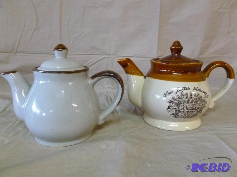 lot 84 image: Lot of two porcelain tea pots that measures a...