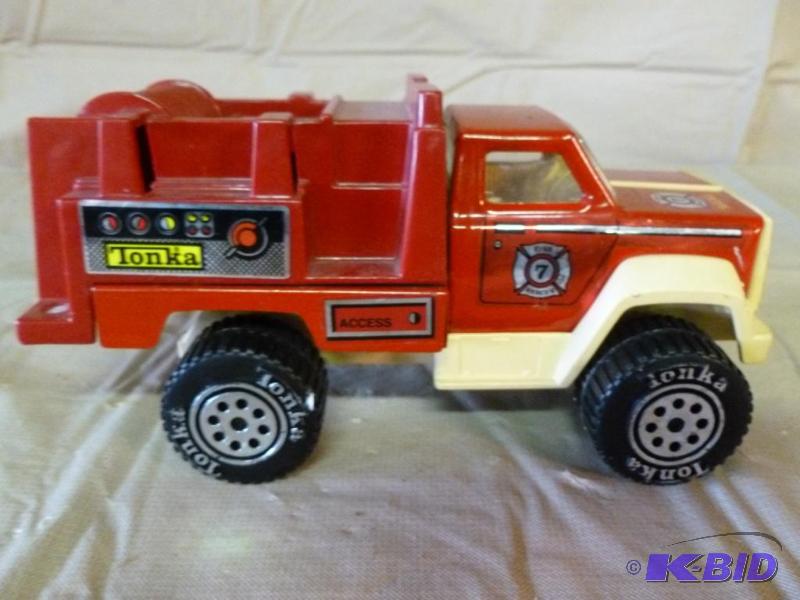 lot 92 image: Tonka&nbspmetal fire rescue truck 7 34"...
