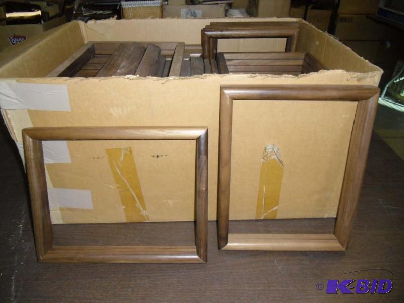 lot 20013 image: 34 Oak Photo Frames