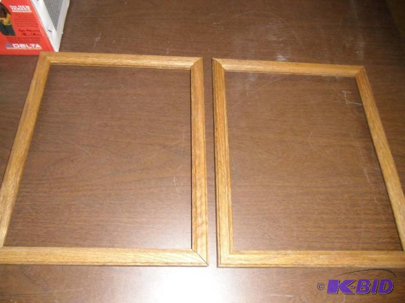 lot 20025 image: Lot of 8.5 X 11 Oak Picture Frames