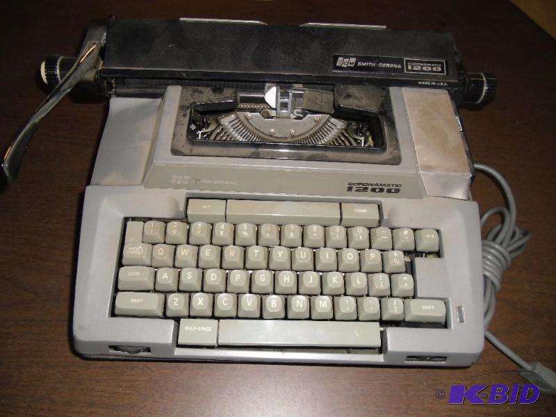 lot 20027 image: Vintage Smith Corona Electric Typewriter Coronamatic 1200 Made in USA
