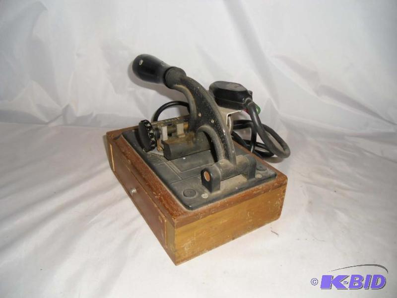 lot 20029 image: Vintage Franklin Signet Embosser Made U.S.A. US Patent 2026691