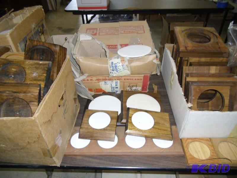 lot 20034 image: Wood Medallion Holders and Round White Ceramic Inserts