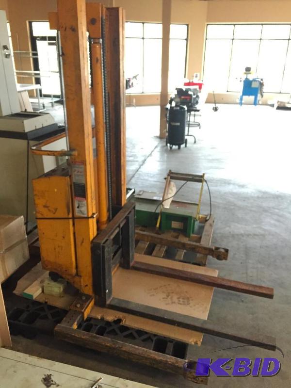 lot 12 image: MultiTon SM20 walk behind forklift. Needs bat...