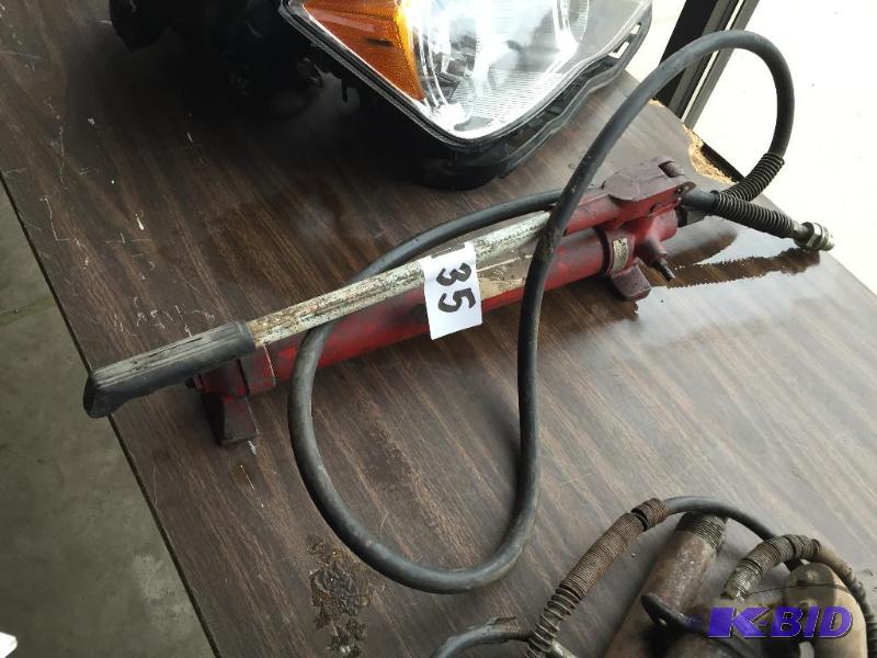 lot 135 image: Blackhawk hand hydraulic pump....