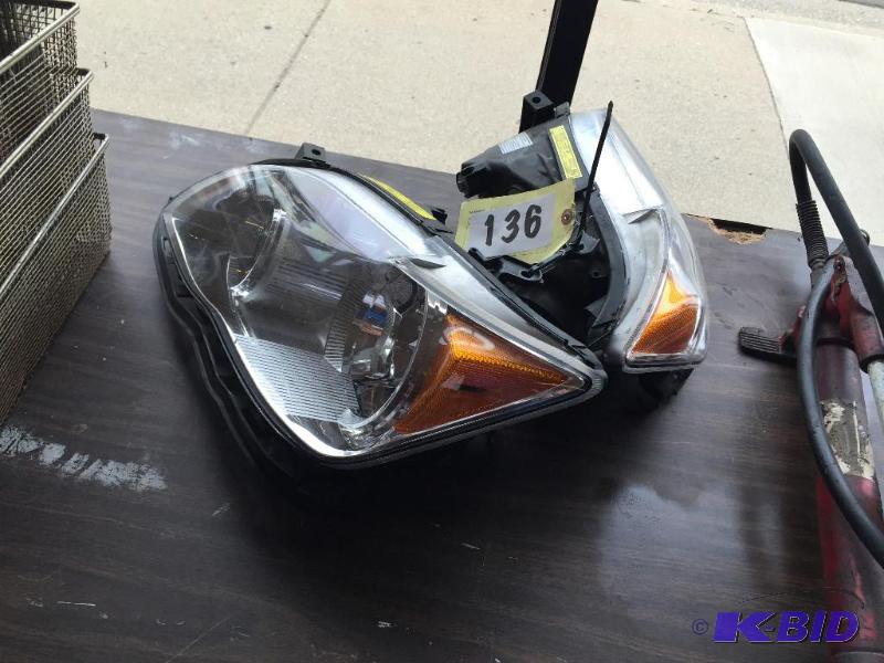 lot 136 image: 2008 Toyota Avalon headlights. May fit other ...