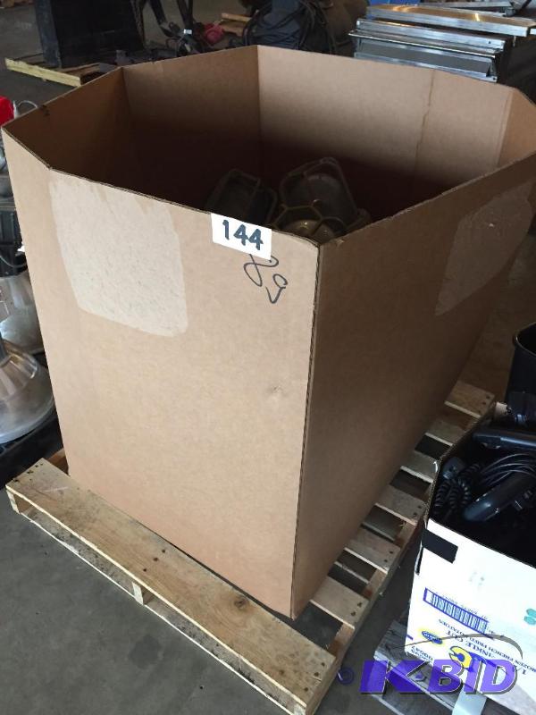 lot 144 image: Large box of misc hazardous location lights....