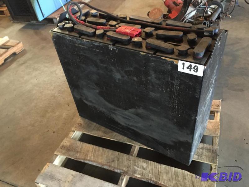 lot 149 image: Forklift battery. Unknown condition....