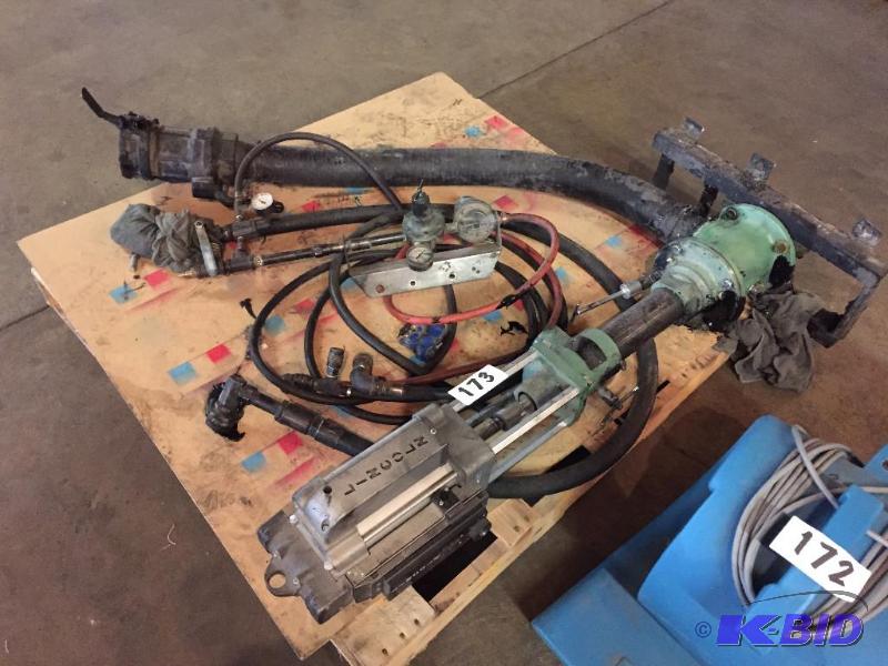 lot 173 image: Heavy duty Lincoln pump....