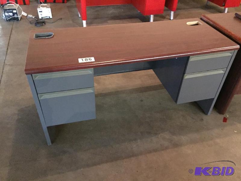 lot 186 image: Office desk with 4 drawers....