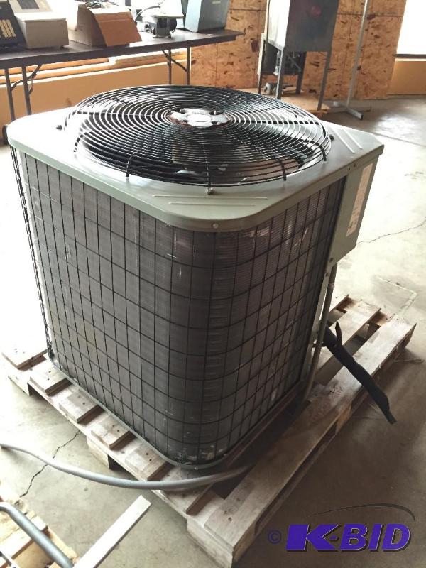 lot 195 image: Air conditioner unit. Unknown brand....