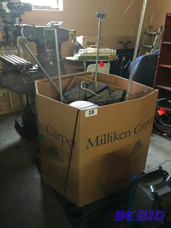 lot 28 image: Gaylord box of misc warehouse lighting....