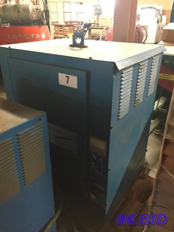 lot 7 image: Gould 30v battery charger....