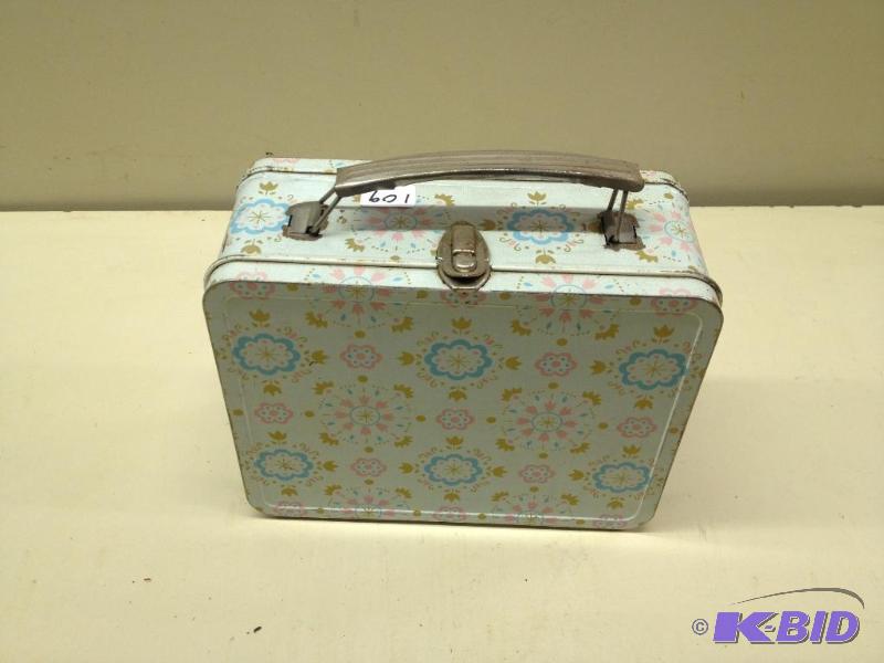lot 109 image: Vintage Kids Lunchbox...