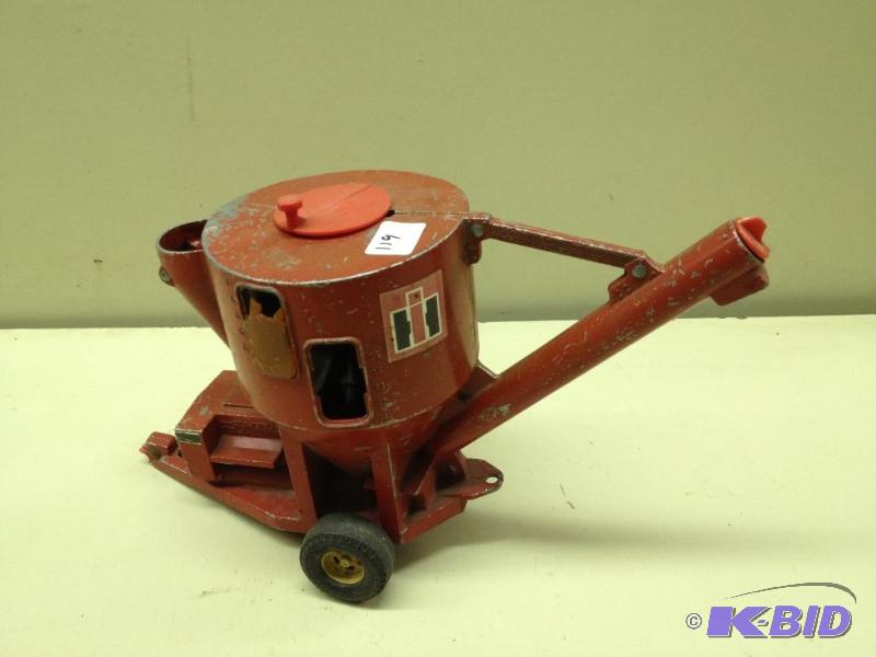 lot 119 image: IH Implement&nbspby ERTL...