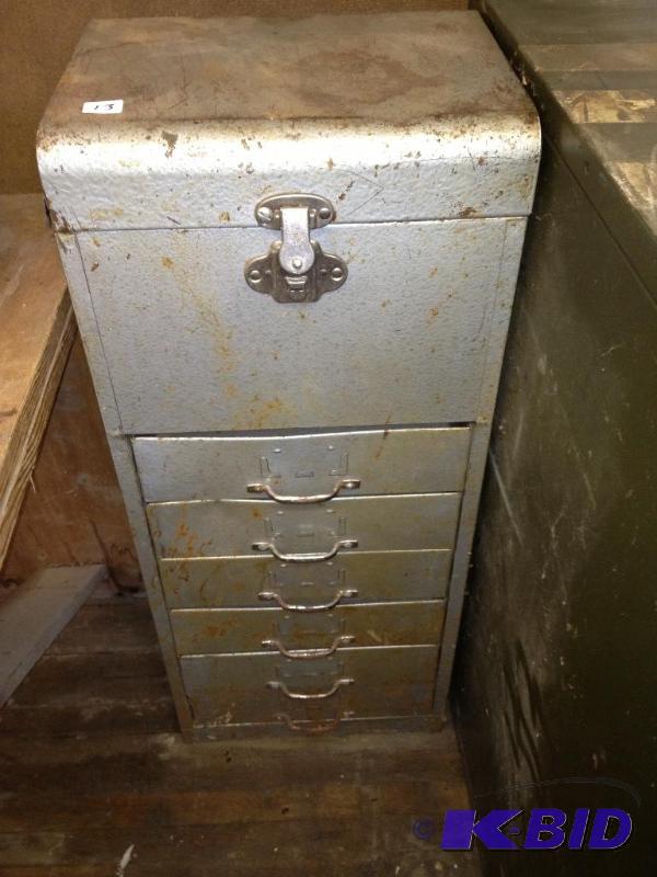 lot 13 image: Vintage Tool Box ...