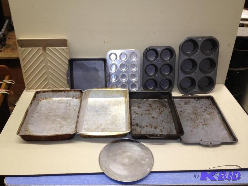 lot 196 image: Baking Pans  Muffin Pans ...