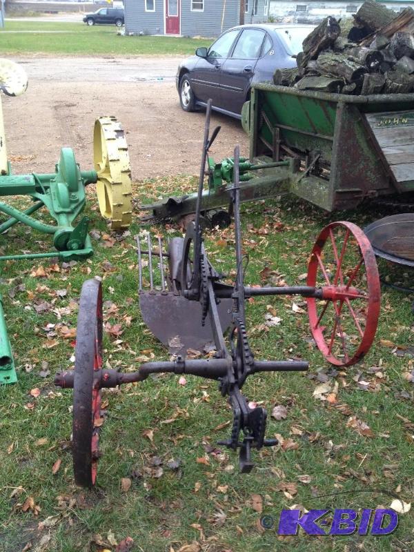 lot 2 image: Vintage Horse Drawn Potato Planter