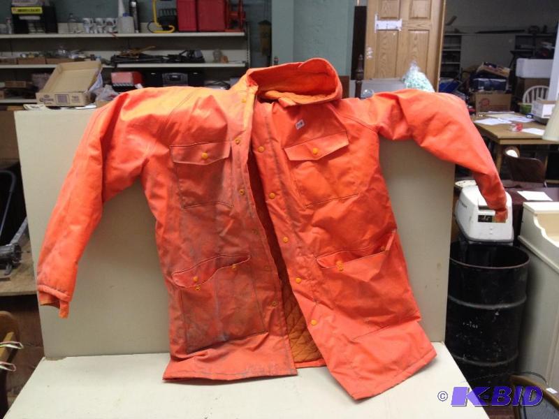 lot 208 image: Mans Large Rubber Rain Coat ...