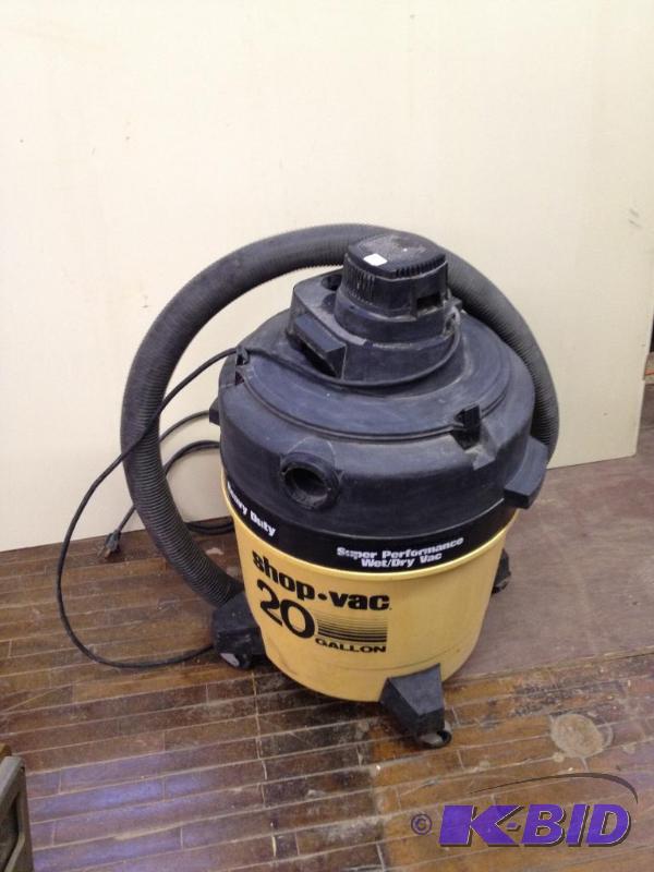 lot 25 image: 20 Gal Shop Vac  Tested and works well ...