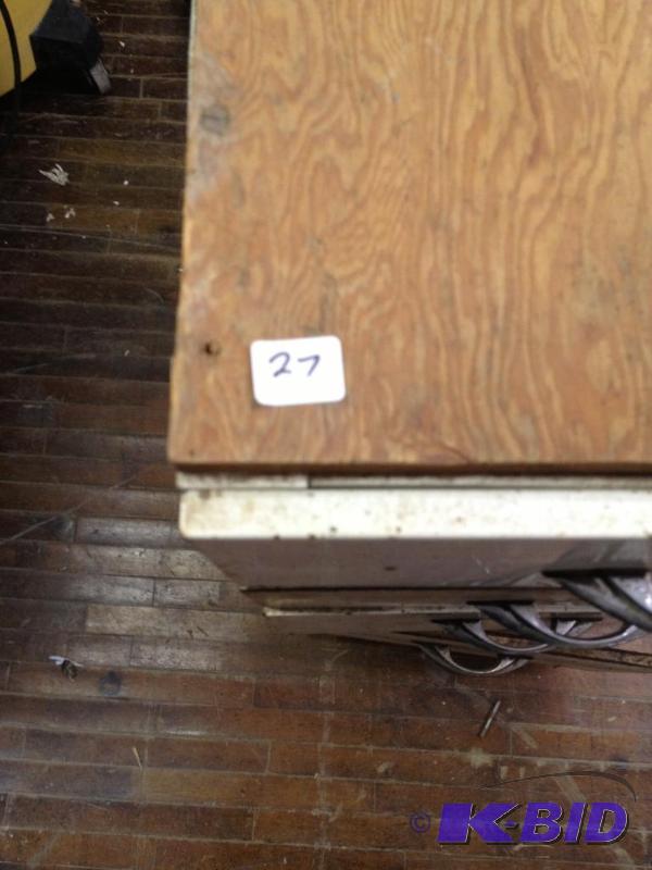 lot 27 image: Garage Cabinet   Lower drawer needs repa...