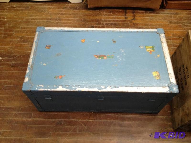 lot 28 image: Vintage Chest ...