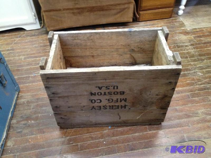 lot 29 image: Antique Hersey MFG Co Wooden Crate