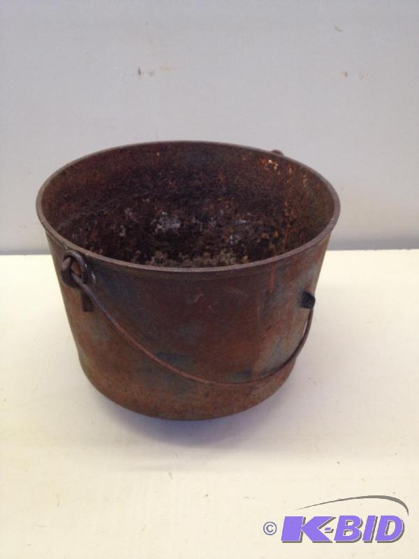 lot 32 image: Antique Cast Iron Caldron  Has a crack in the...