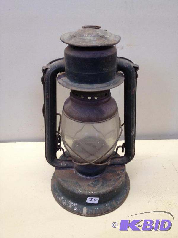 lot 34 image: Vintage Kerosene Lantern...