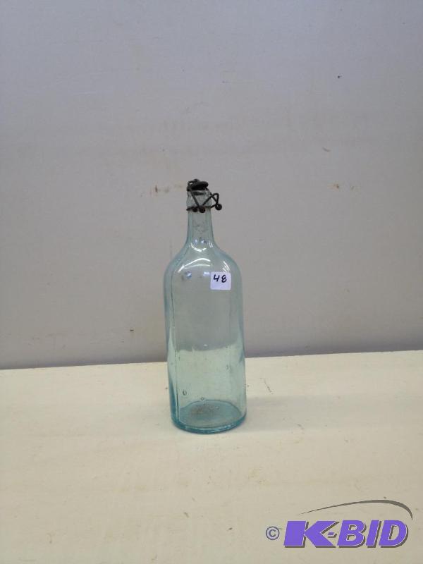 lot 48 image: Vintage Swingtop&nbspGlass Bottle   Blu...