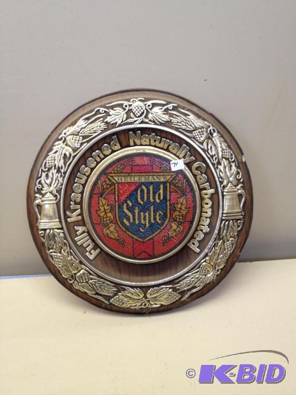 lot 71 image: Old Style Plastic Sign  Has Cracks ...