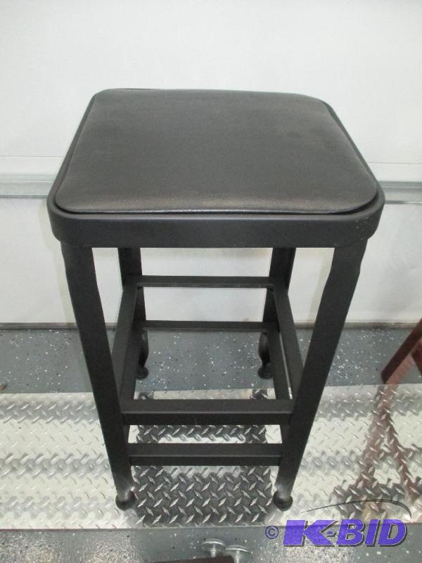 Stool with metal legs