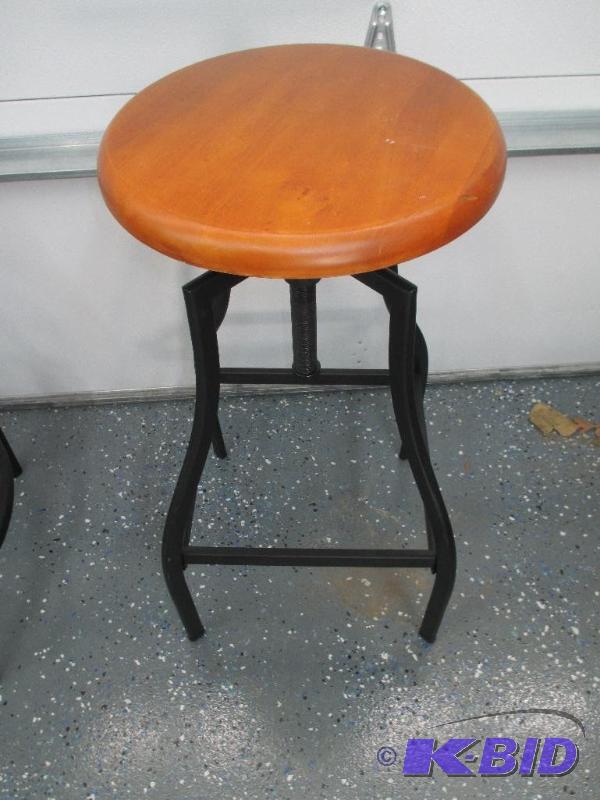 Stoll with metal Legs Wood Seat