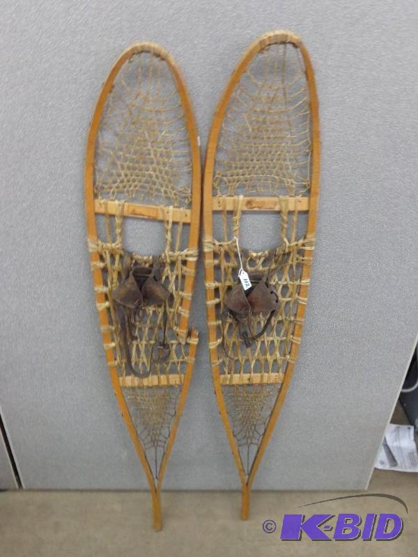 lot 112 image: Snow Shoes   Vintage Alaskan Style  56" ...
