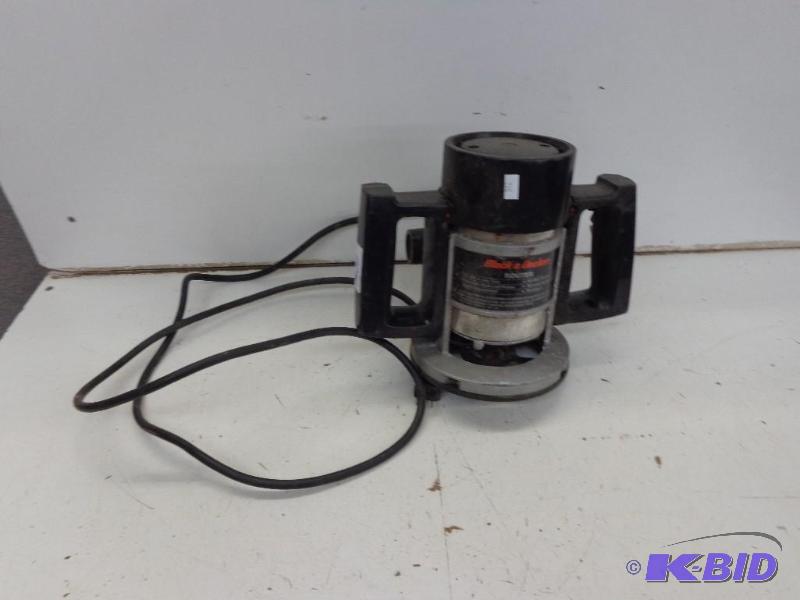 lot 114 image: 1 12 HP Router    Black & Decker  W...